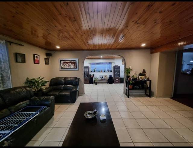 3 BEDROOM HOUSE FOR SALE IN SOPHIATOWN